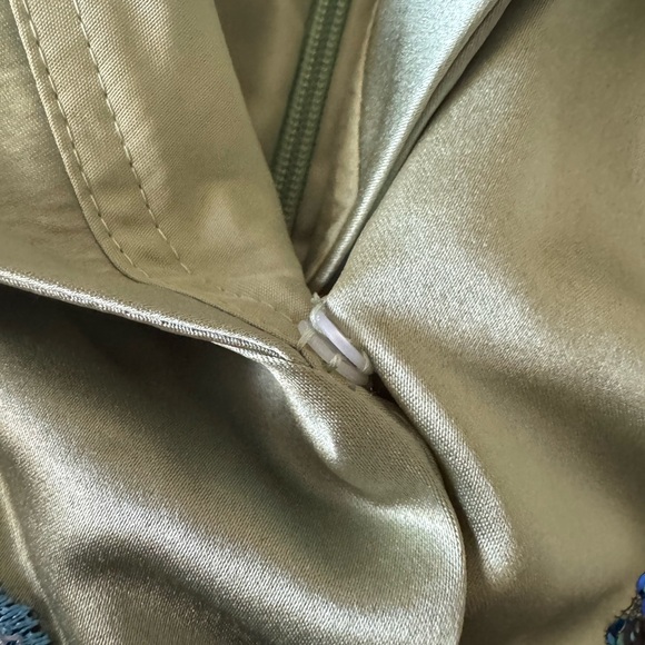 Elegant Green Floral Long Sleeve Dress - Picture 9 of 15